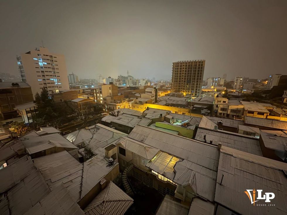 Vuelve a nevar en las ciudades de Potosí y Oruro