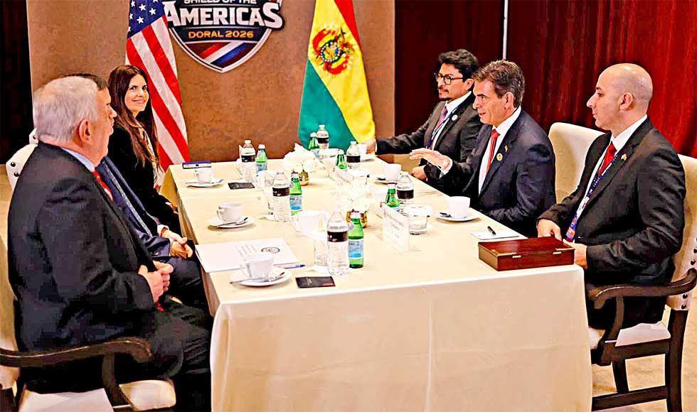 Denuncian a esposa de Paz y Fiscalía analiza si investiga