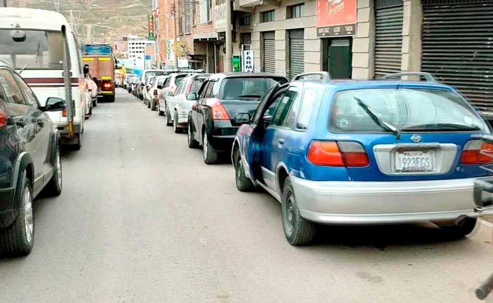 La crisis del combustible sigue golpeando Potosí y no descartan medidas