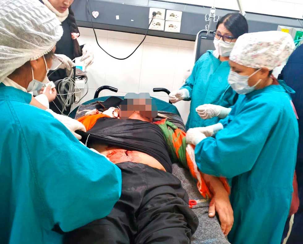 Reo condenado a 30 años aparece con el cuello cortado y bañado en sangre 