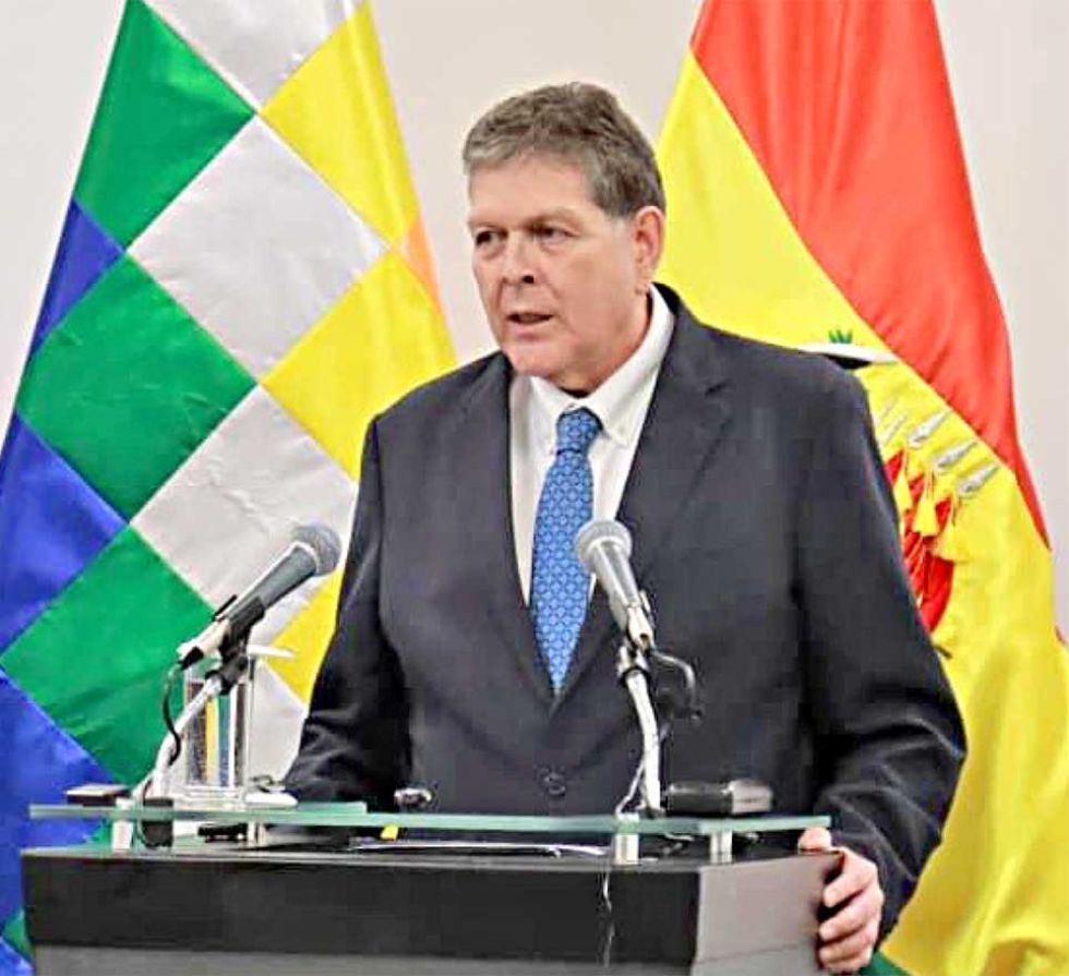 Gobierno interviene YPFB para acabar con las filas