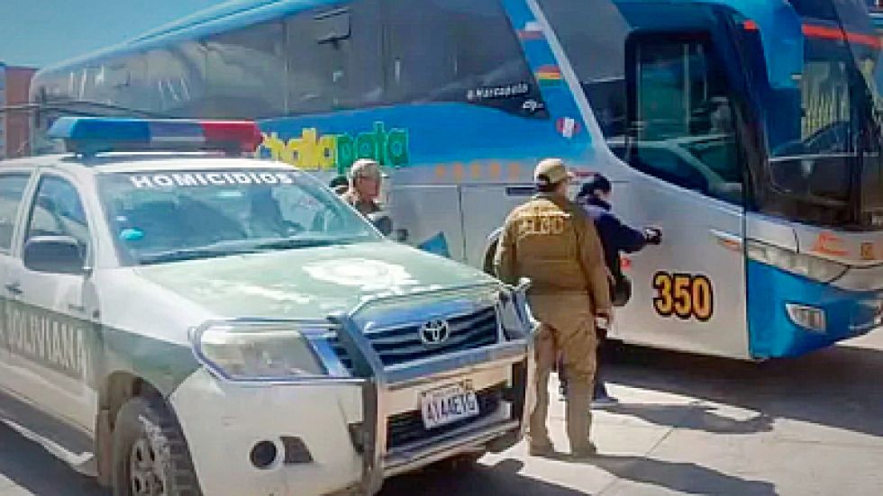 Joven de 22 años es hallado sin vida dentro de un bus en Potosí