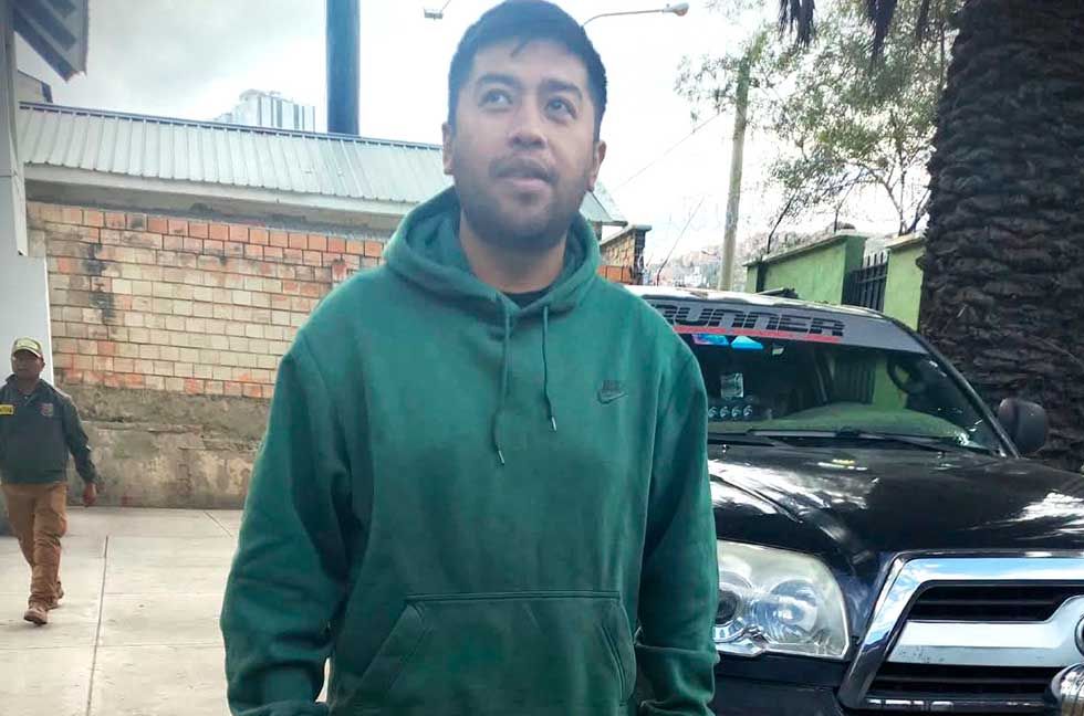 Policía argentino buscado  aparece con vida y deuda     