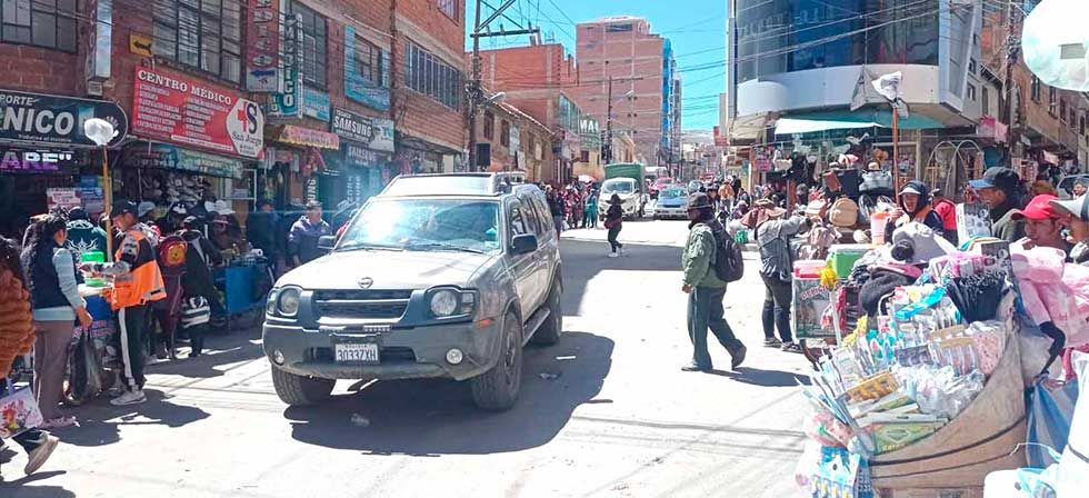 Por alza de diésel micros se repliegan  y el alcalde anuncia estudio tarifario