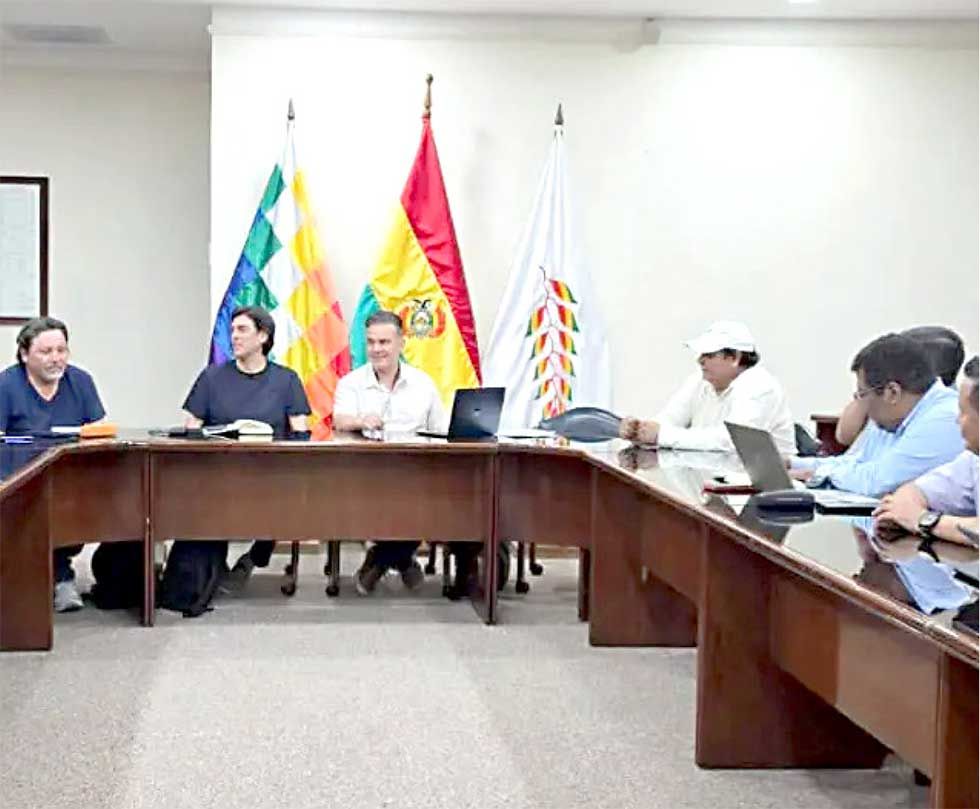 Santa Cruz: Choferes descartan paro por el incremento del diésel