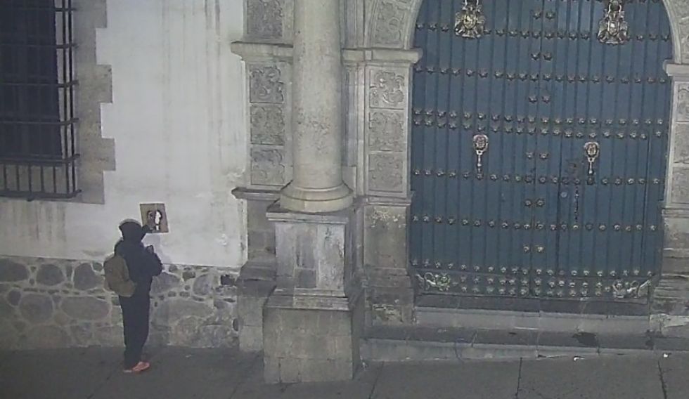 Denuncian a la Felcc pintado de grafiti en la Casa de Moneda