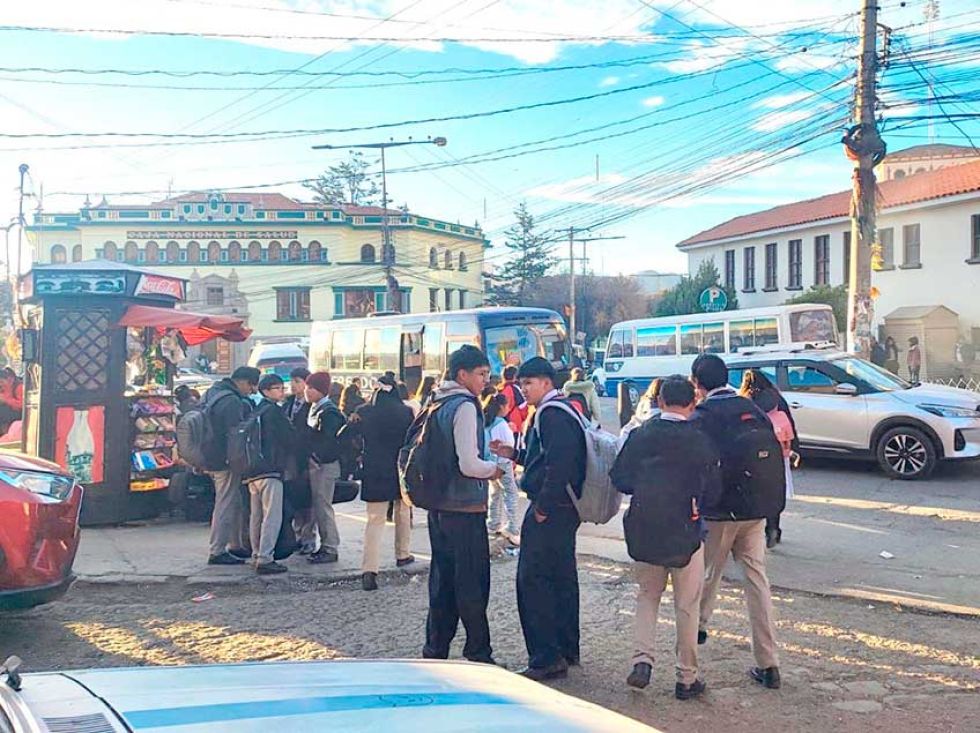Padres de familia piden mantener pasaje escolar en la tarifa transitoria