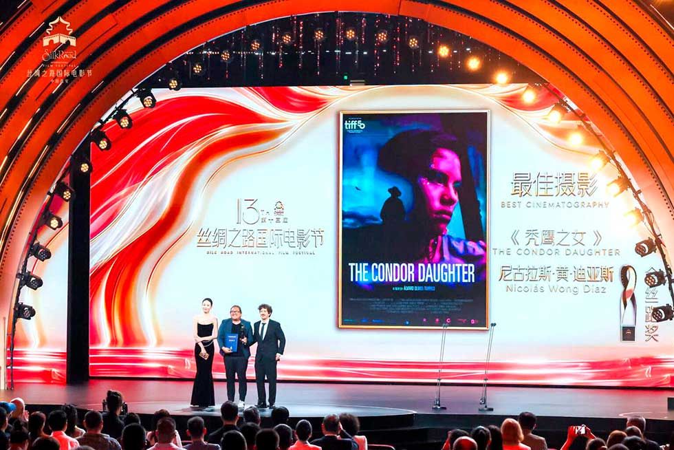 China: La Hija Cóndor gana Premio a Mejor Fotografía