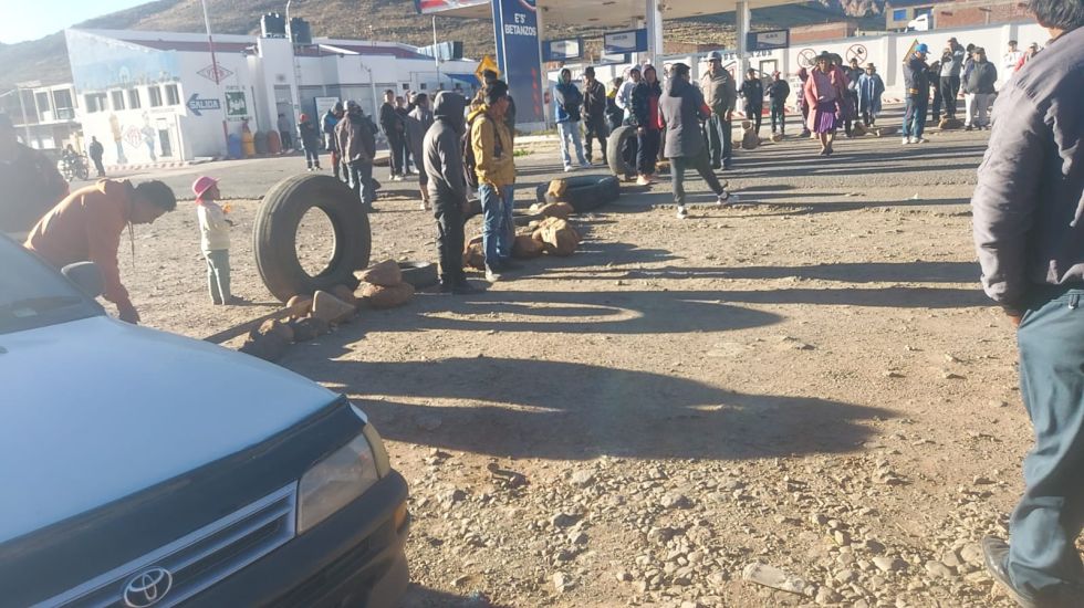 URGENTE: Reportan bloqueo en la vía Potosí - Sucre por crisis de combustible