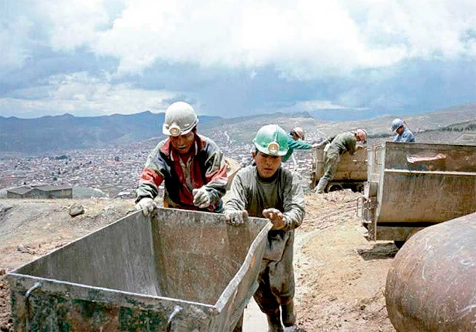 La economía minera  crece por precio y el  alza de la producción
