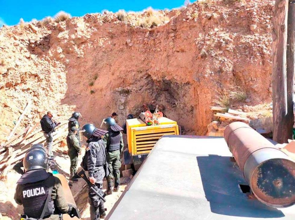 A plomo y dinamita, jucus  balean a mineros y roban 500 kilos de concentrados