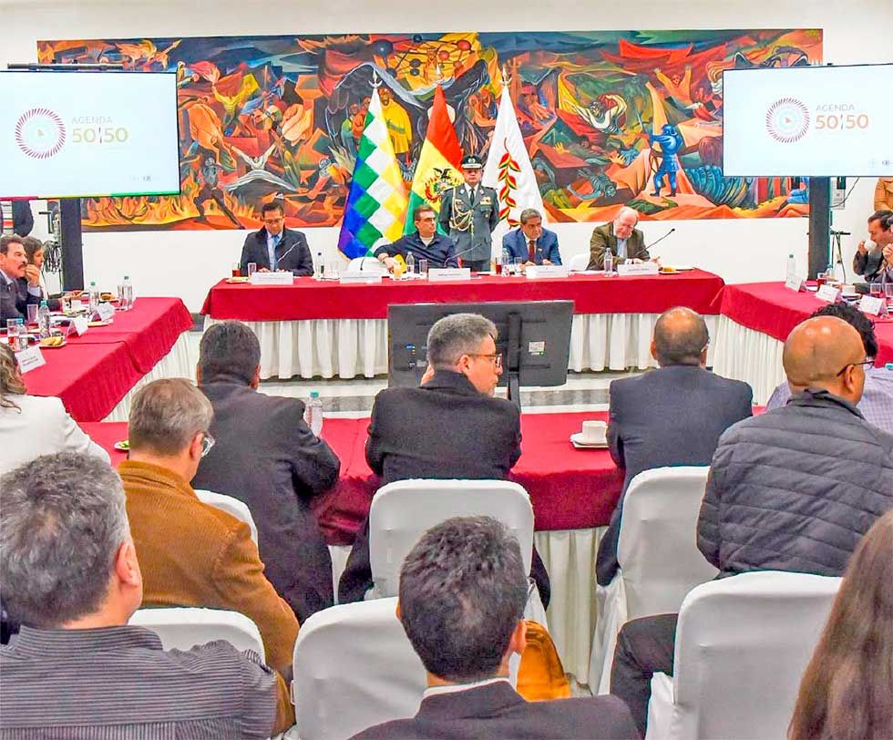 Paz y los alcaldes acuerdan avance progresivo del 50/50 