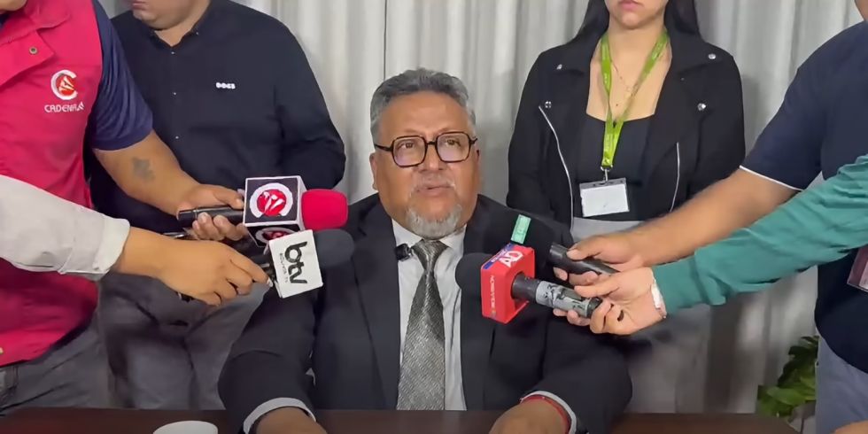 Policía aprehende a Luis Montaño en Santa Cruz