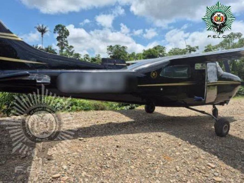 FELCN decomisa una avioneta y 180 paquetes de co<aína en el Chapare