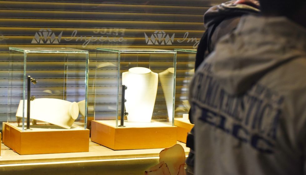 Recuperan una parte de las joyas robadas en atraco en Santa Cruz, según Oviedo