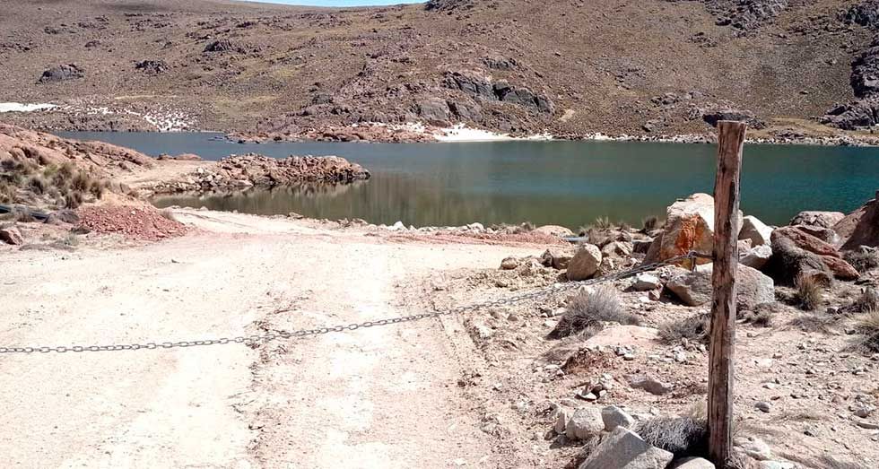 Comunarios instalan trancas  ilegales en la zona de lagunas