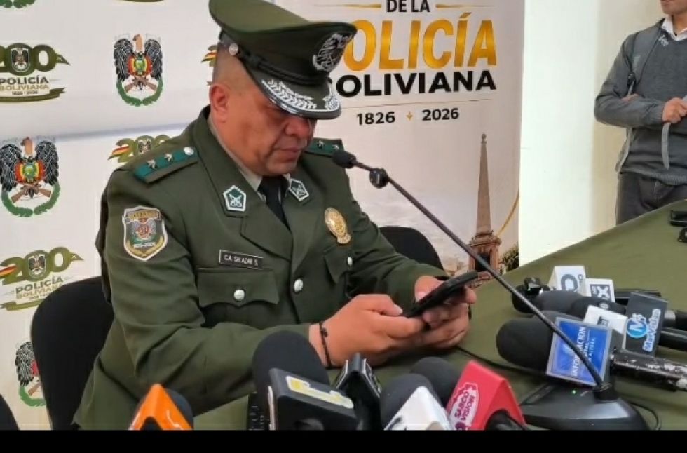 Policía en Potosí reporta que  choque entre bus y volqueta dejó tres heridos 