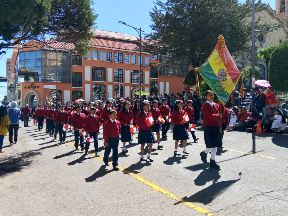 Desfile Cívico en honor al 1ro de Abril 2026
