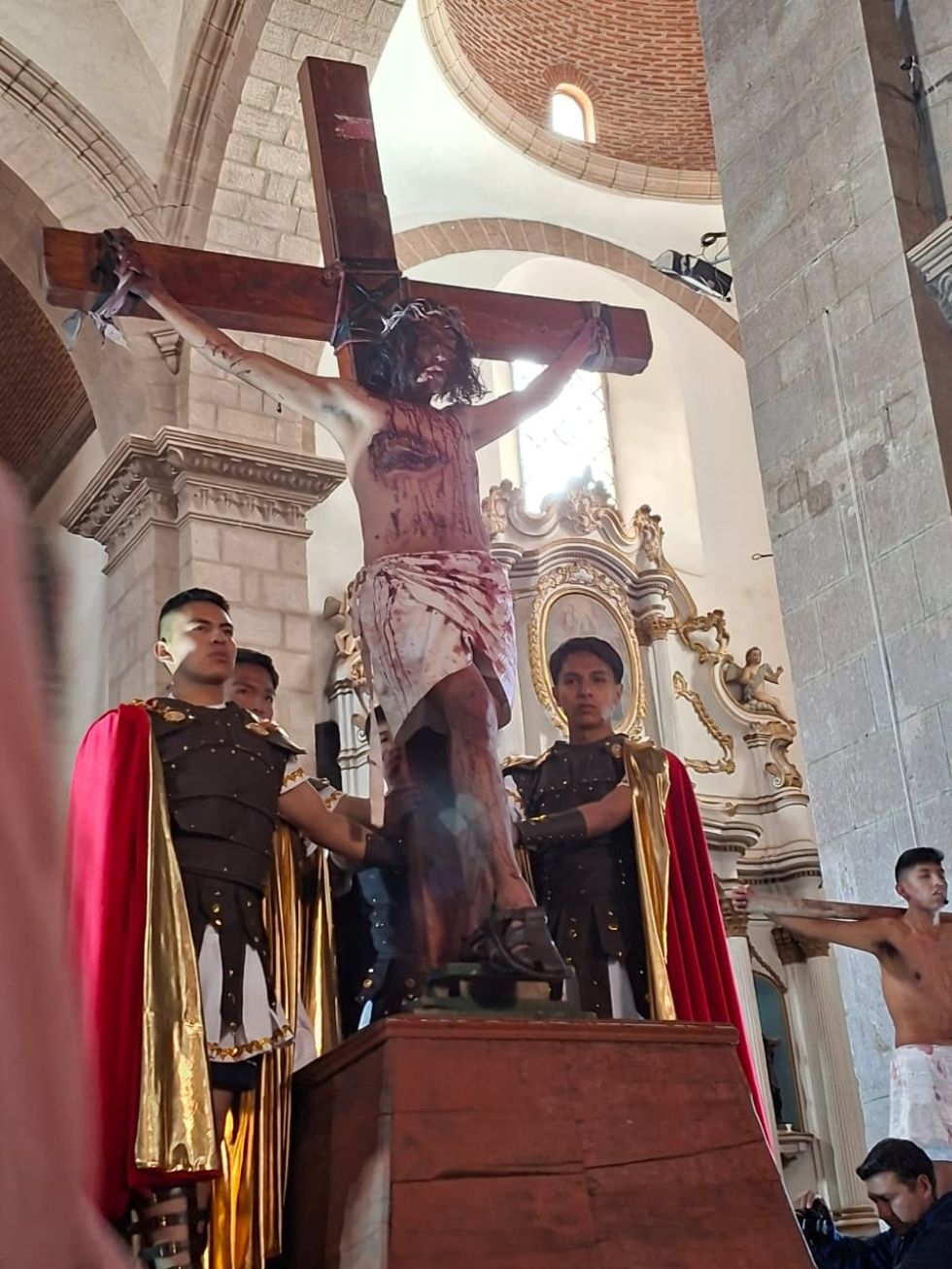 Via Crucis del Colegio Franciscano en Viernes Santo en Potosí
