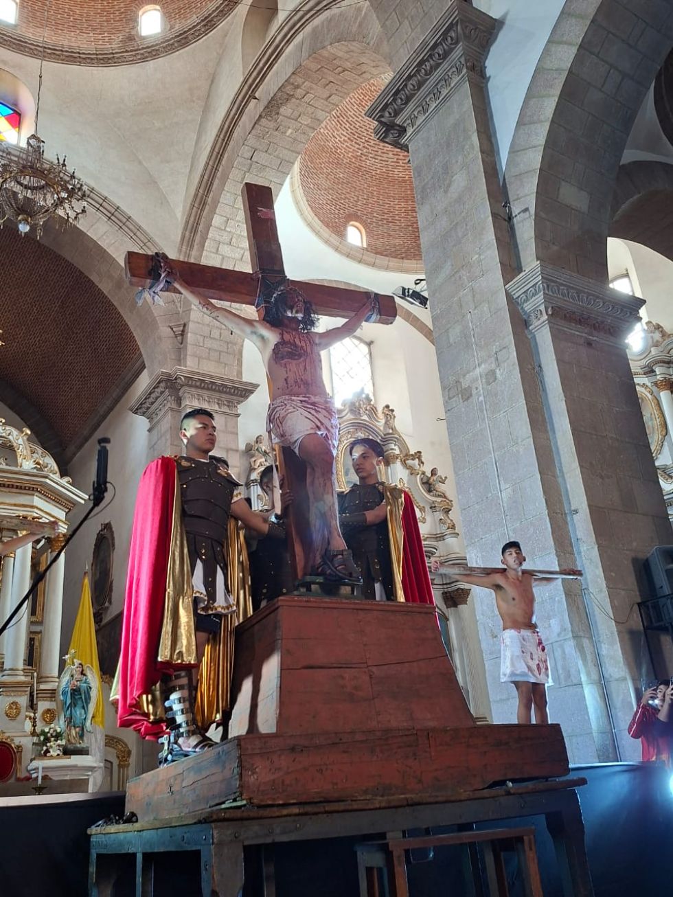 Via Crucis del Colegio Franciscano en Viernes Santo en Potosí