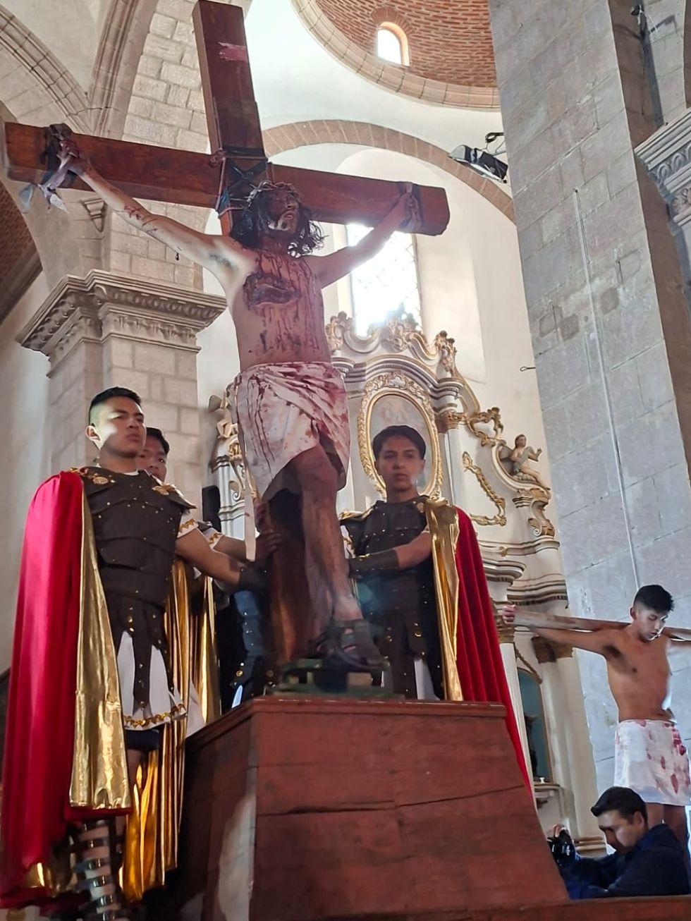 Via Crucis del Colegio Franciscano en Viernes Santo en Potosí