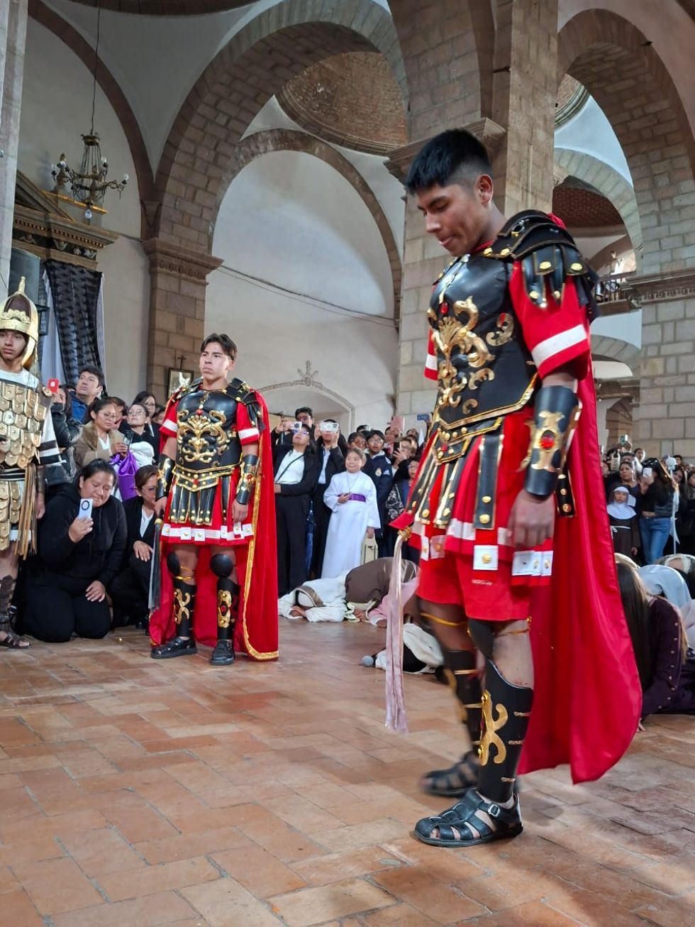 Via Crucis del Colegio Franciscano en Viernes Santo en Potosí