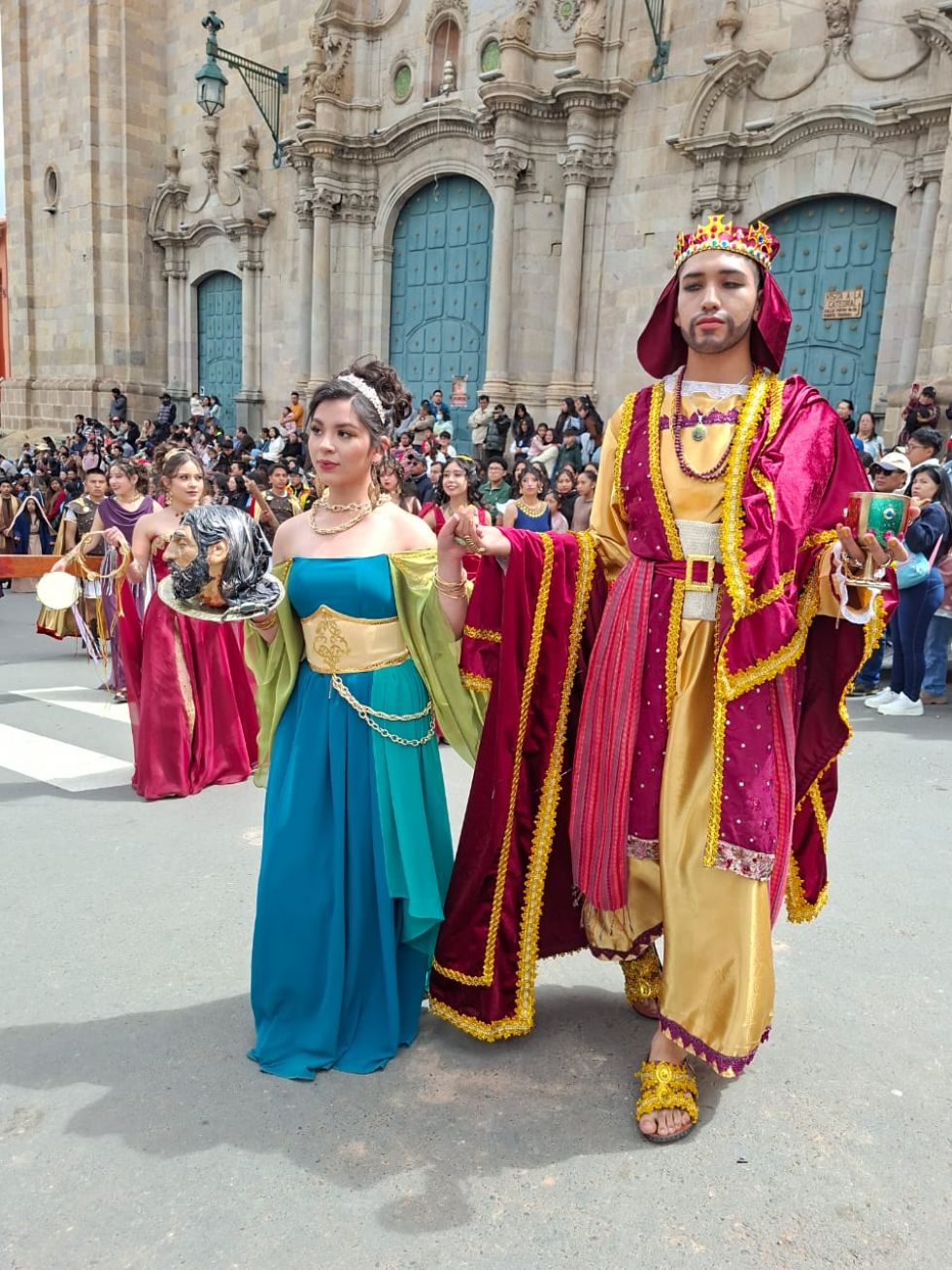 Via Crucis del Colegio Franciscano en Viernes Santo en Potosí