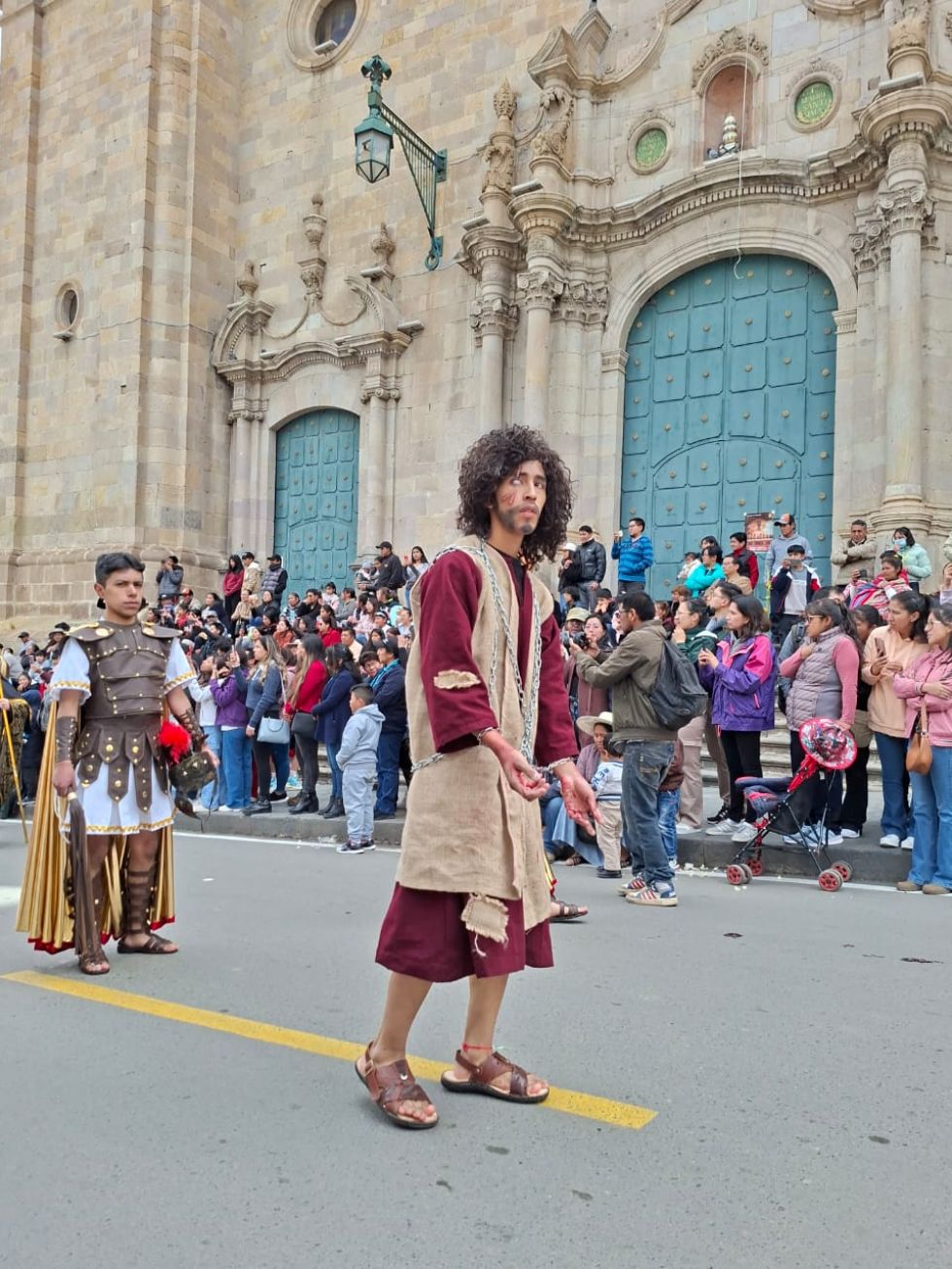 Via Crucis del Colegio Franciscano en Viernes Santo en Potosí