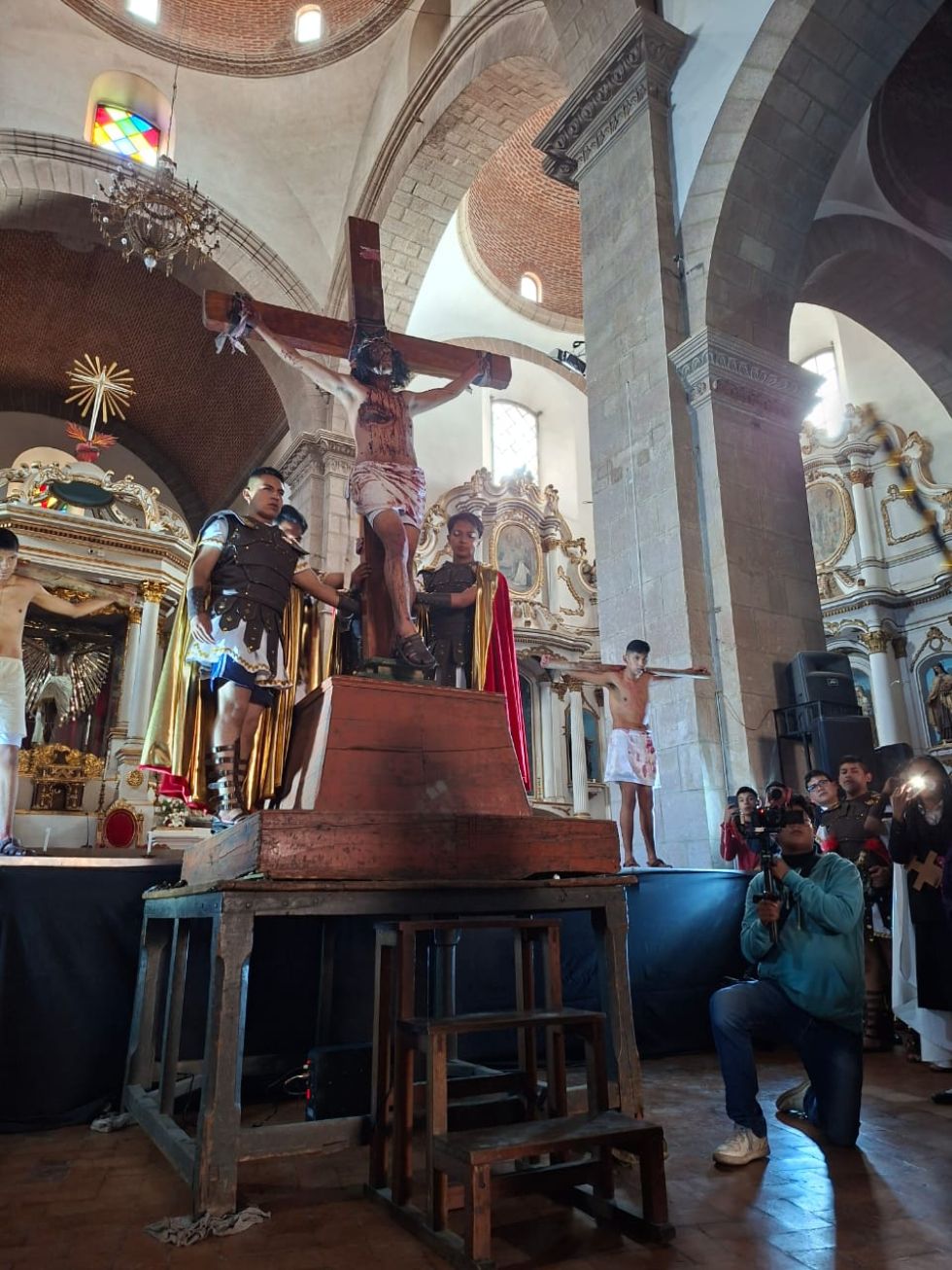 Via Crucis del Colegio Franciscano en Viernes Santo en Potosí