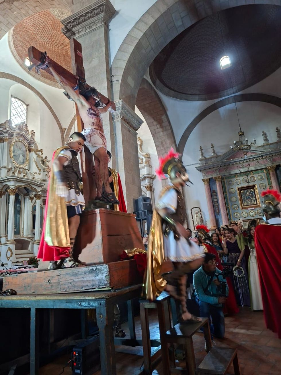 Via Crucis del Colegio Franciscano en Viernes Santo en Potosí