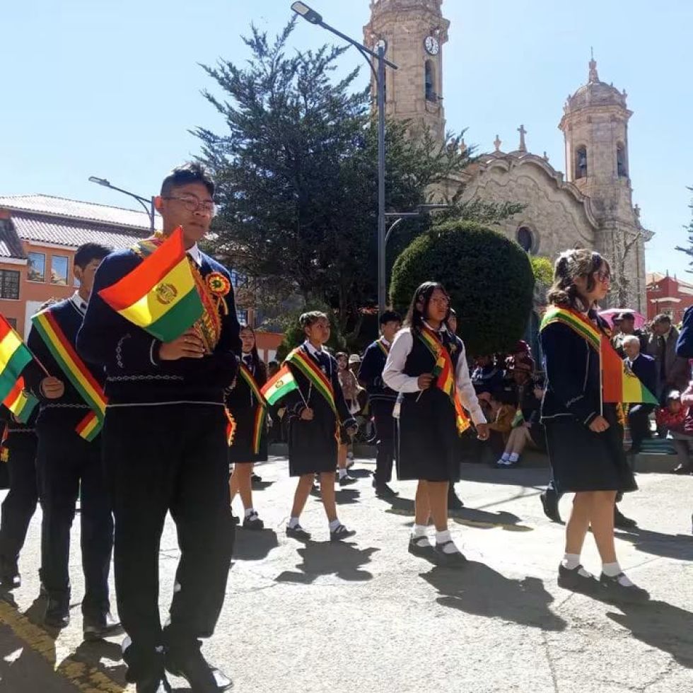 Desfile Cívico del 6 de Agosto