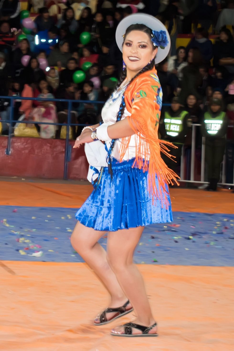 Las candidatas en la pasarela.