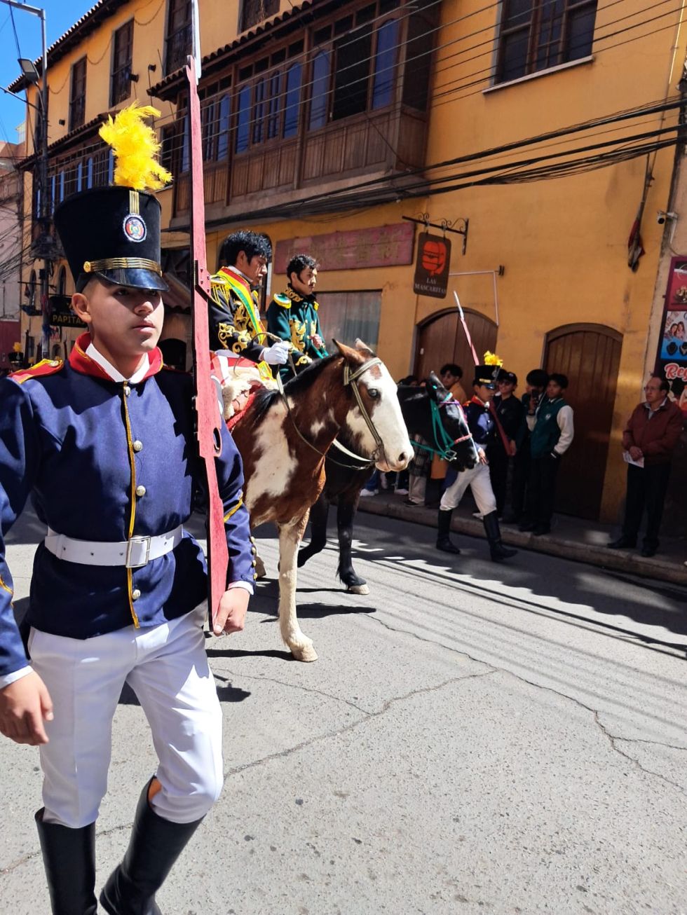 Desfile de presidentes por el Bicentenario de Bolivia en Potosí
