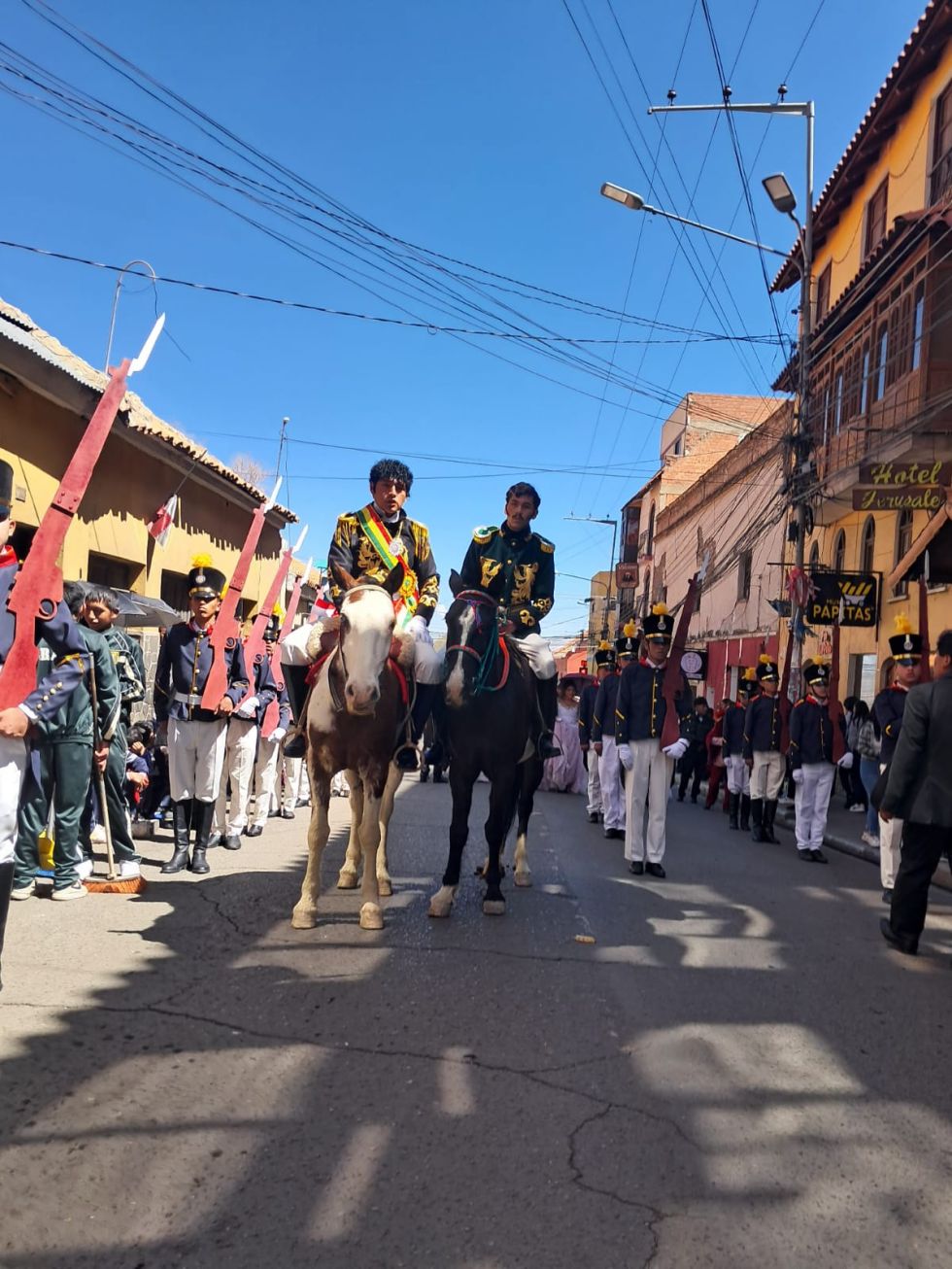 Desfile de presidentes por el Bicentenario de Bolivia en Potosí